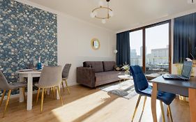 Apartamenty Ogrodowa Business Wola by Renters Prestige